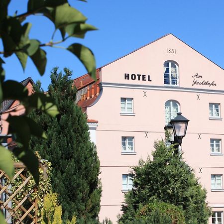Hotel Am Yachthafen Waren  Eksteriør bilde