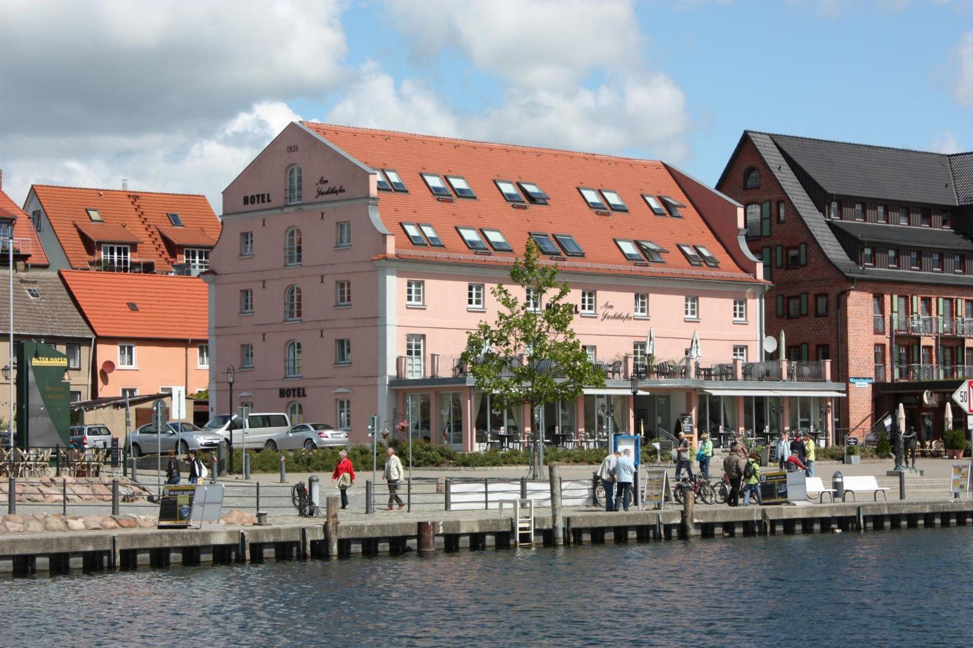 Hotel Am Yachthafen Waren  Eksteriør bilde