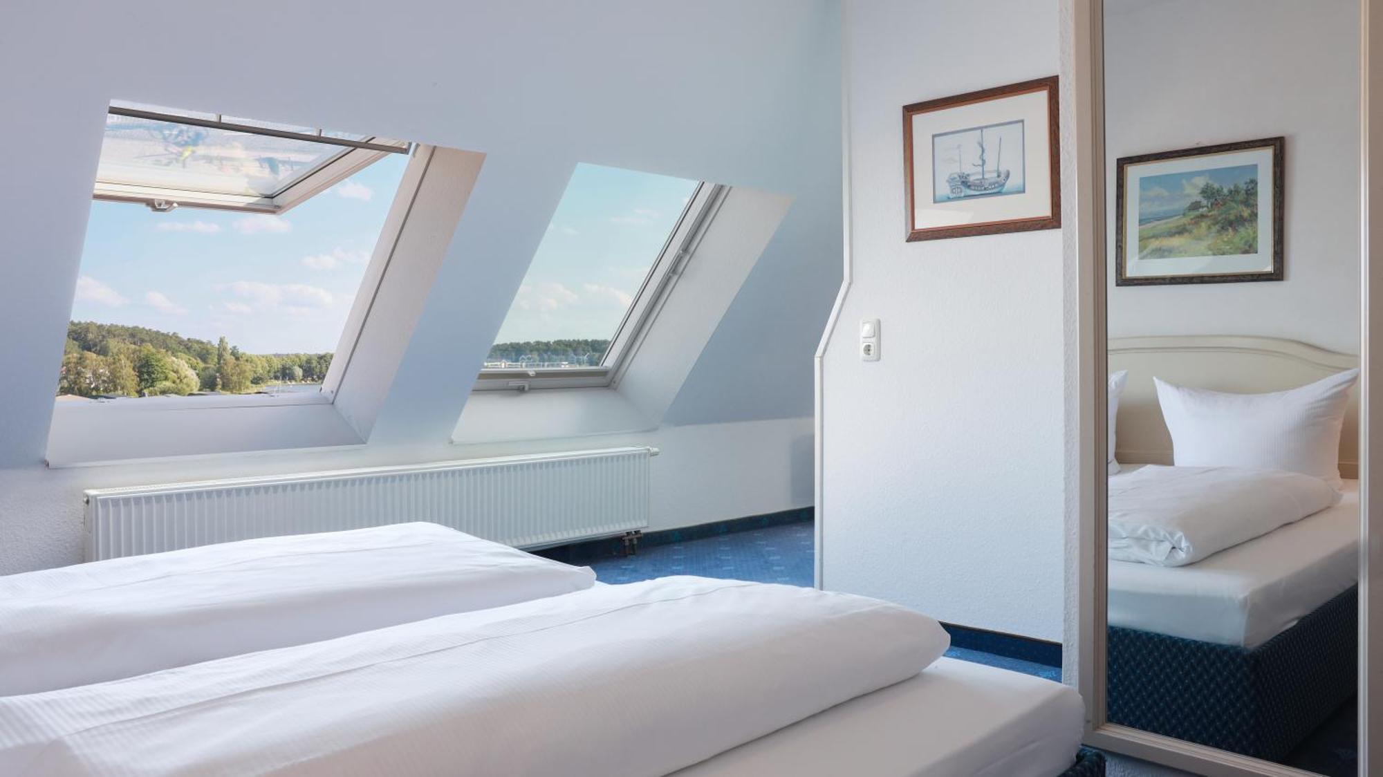 Hotel Am Yachthafen Waren  Eksteriør bilde