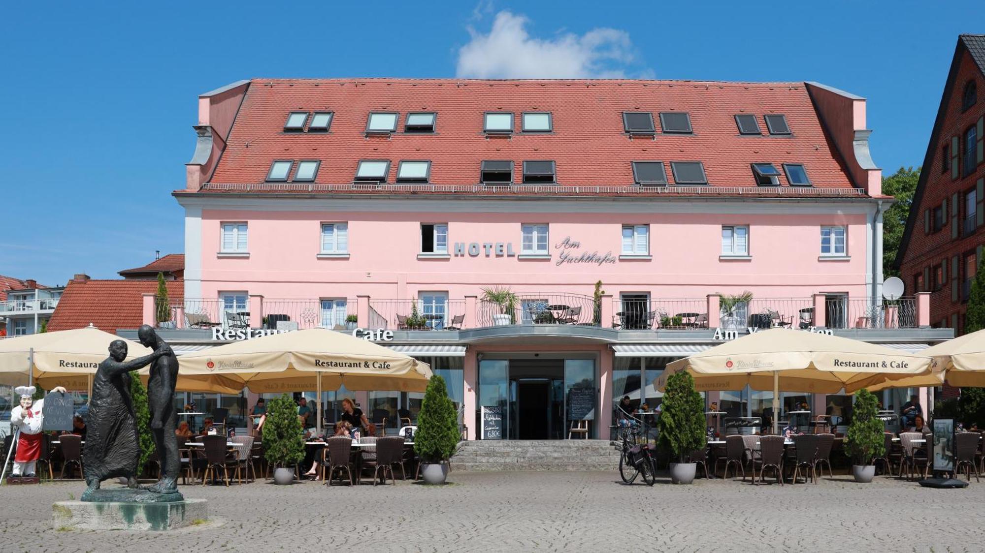 Hotel Am Yachthafen Waren  Eksteriør bilde
