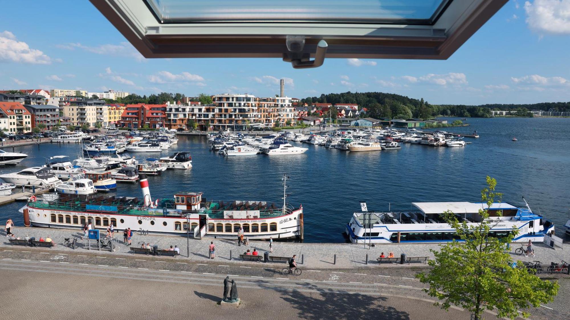 Hotel Am Yachthafen Waren  Eksteriør bilde
